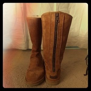 Tall Ugg Back Zip Boots 👢🐑